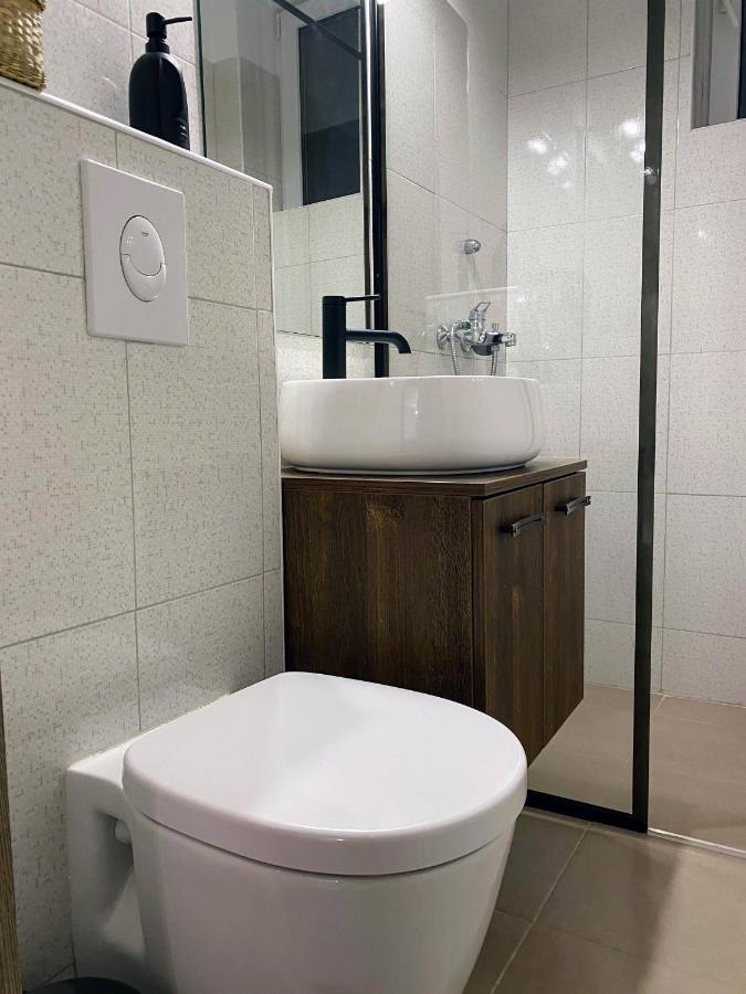 Central Cozy Apartment North Railway St - 4 Min Walk Bucharest Exterior photo