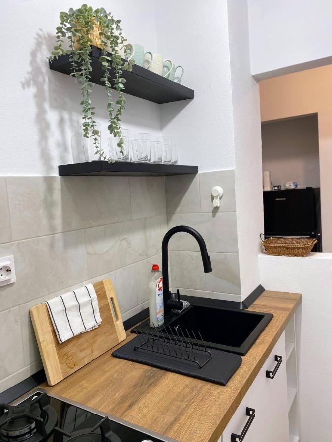 Central Cozy Apartment North Railway St - 4 Min Walk Bucharest Exterior photo